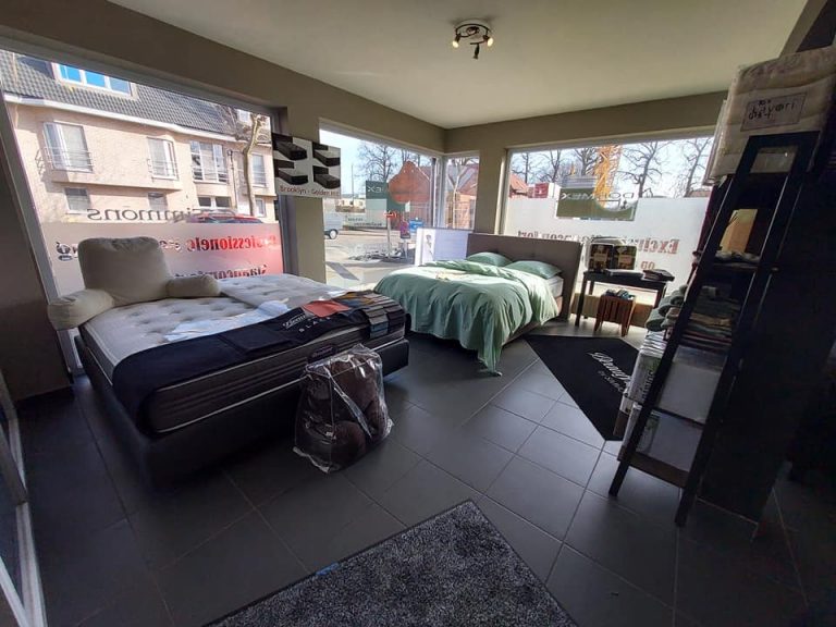 Showroom van Dormex, matrassenwinkel in de provincie Antwerpen waar klanten matrassen kunnen uitproberen