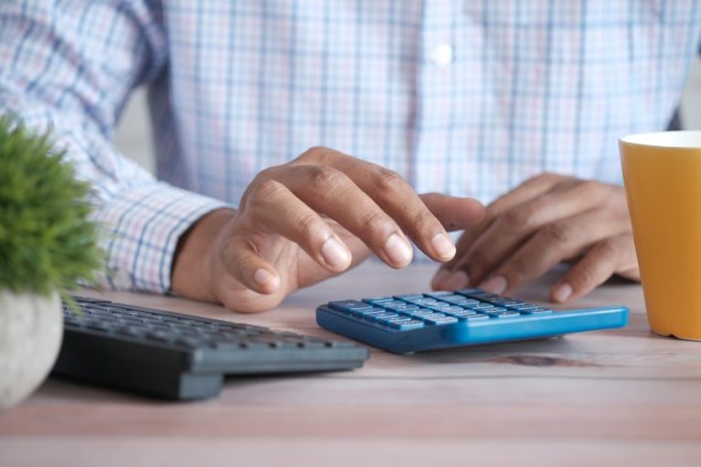 Accountant rondom Herentals geeft advies over fusie van bedrijven en eerste traject