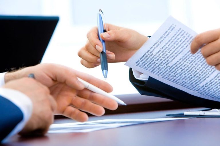 Checklist voorbereidingen bij het verkopen van uw bedrijf met financiële documenten en verkoopstrategie