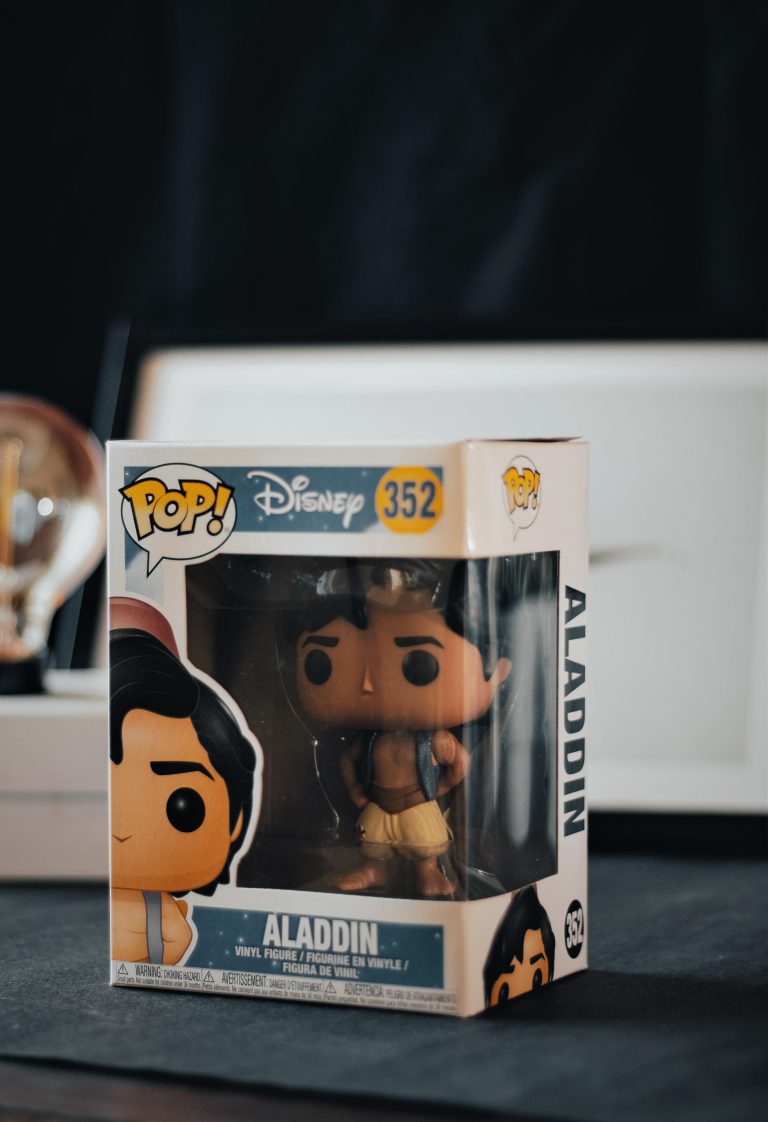 The Kid Collector Shop uitstalraam met Funko POP Marvel figuren en collectibles in Oost-Vlaanderen