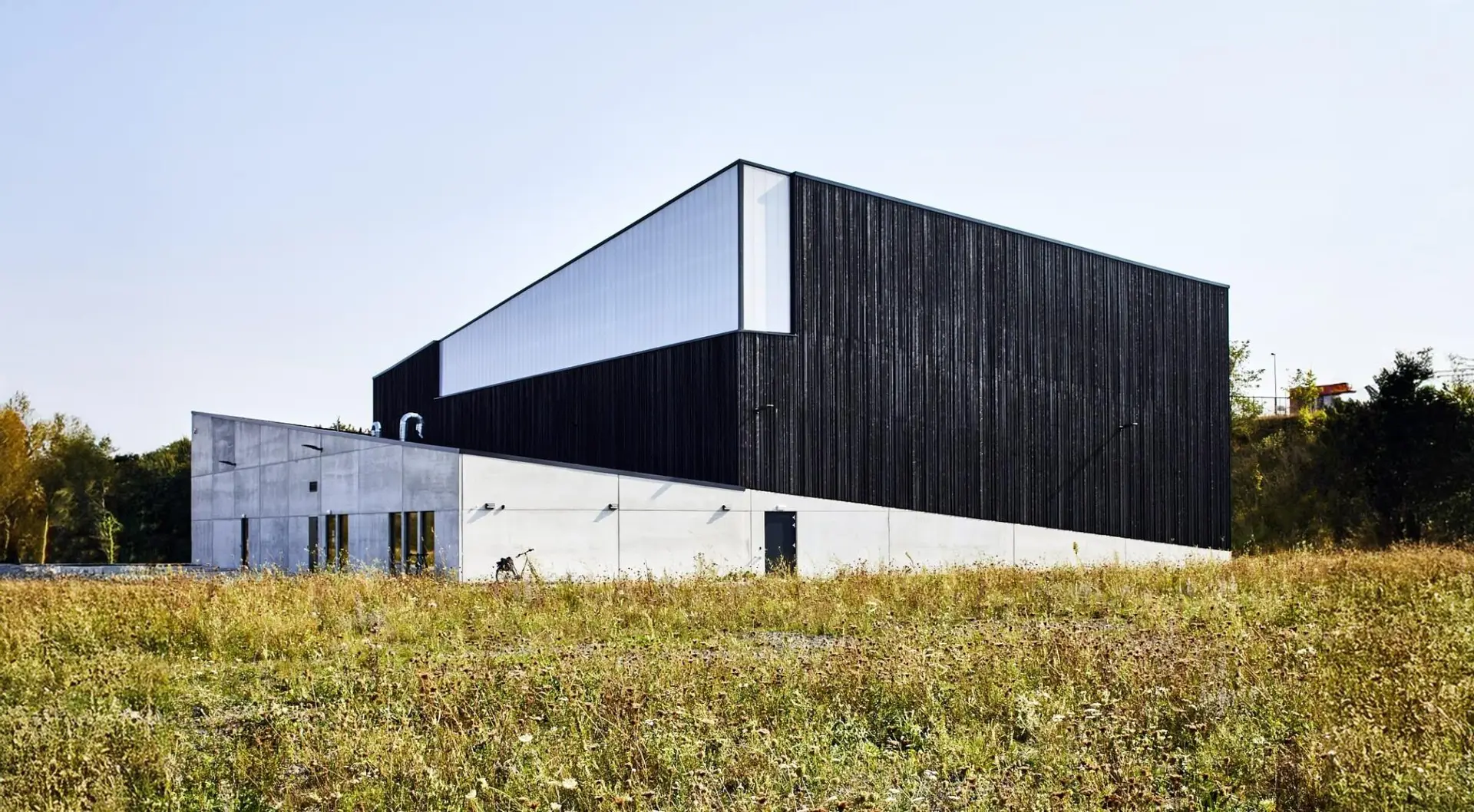 Blog Architect bezig met efficiënte realisatie van bedrijfsgebouw planning en ontwerp